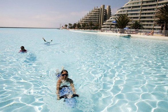 biggest swimming pool chile 02 in The Biggest Swimming Pool in the  World