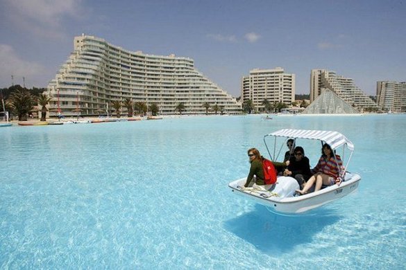 biggest swimming pool chile 04 in The Biggest Swimming Pool in the  World