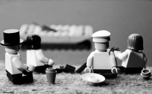 classic photos lego 13 in Classic Photography recreated using Legos