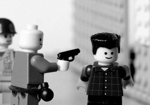 classic photos lego 15 in Classic Photography recreated using Legos