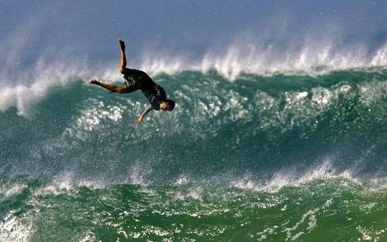 surfer wipeouts20 surfer wipeouts20 in Surfers Wiped Out By Gigantic Waves