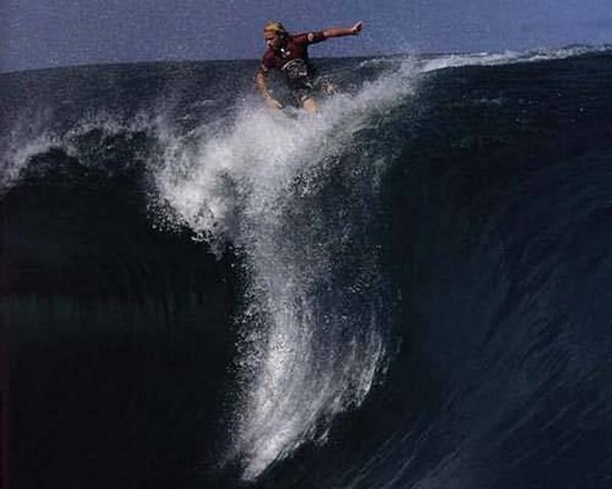 surfer wipeouts22 in Surfers Wiped Out By Gigantic Waves