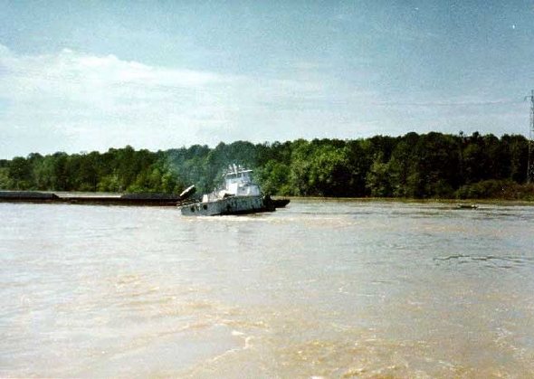 tugboat imposible under the brige manouver 18 in Unbelievable Luck: Tugboat Pulls off an Impossible Maneuver