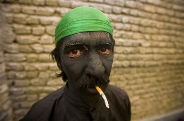 funny smokers around the world 05 in Smokers From All Around the World: Smoking Like A Chimney