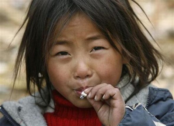 funny smokers around the world 07 in Smokers From All Around the World: Smoking Like A Chimney