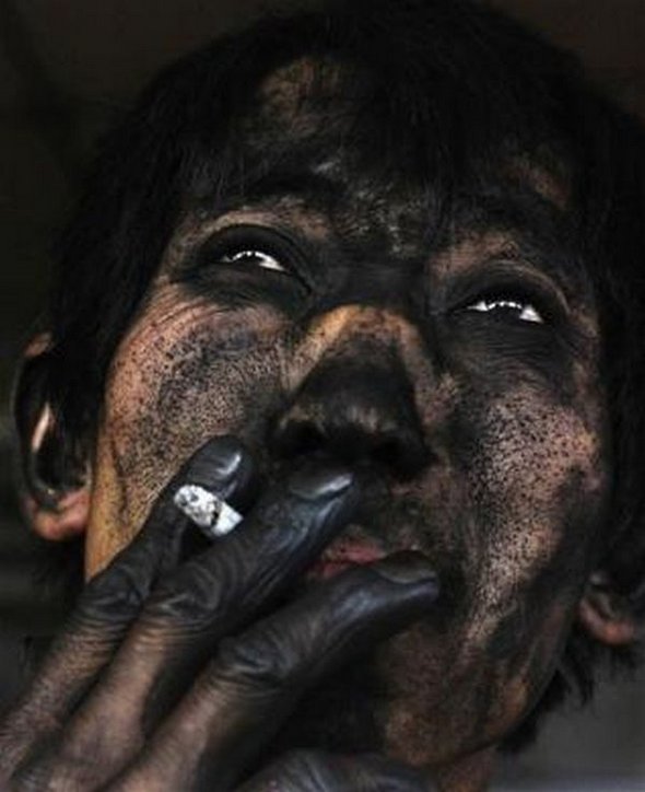 funny smokers around the world 11 in Smokers From All Around the World: Smoking Like A Chimney