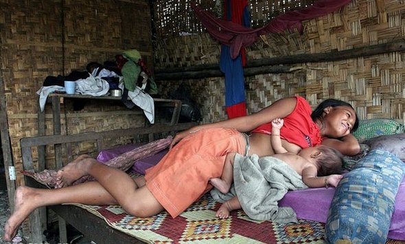 2000 People Collecting Rubbish to Survive at large Waste Dump   Stung Meanchey