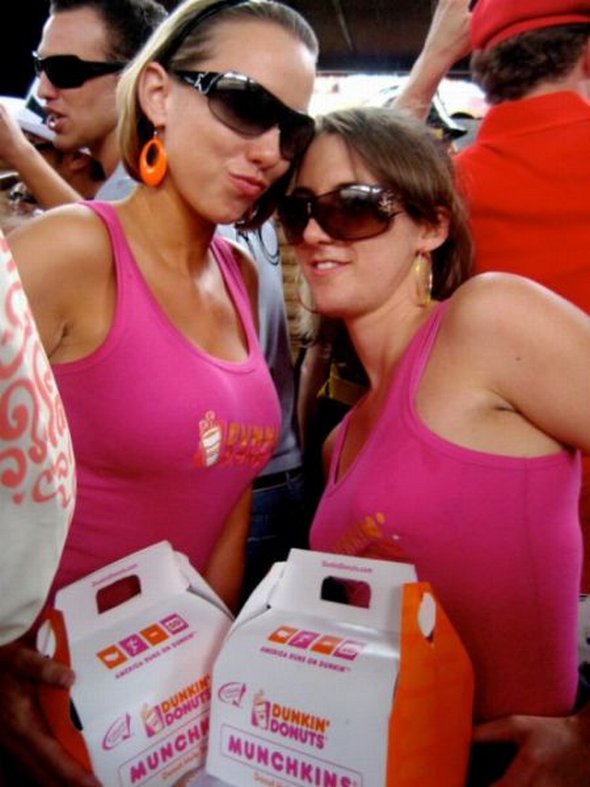 girls and dounuts 25 in Sweet Girls With Donuts   Beautiful Sight