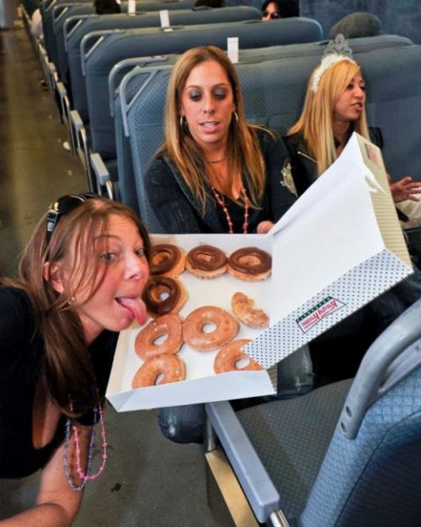 girls and dounuts 29 in Sweet Girls With Donuts   Beautiful Sight
