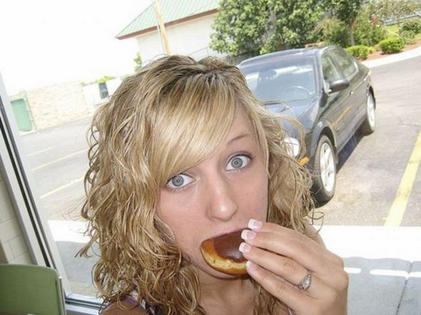 girls and dounuts 32 in Sweet Girls With Donuts   Beautiful Sight