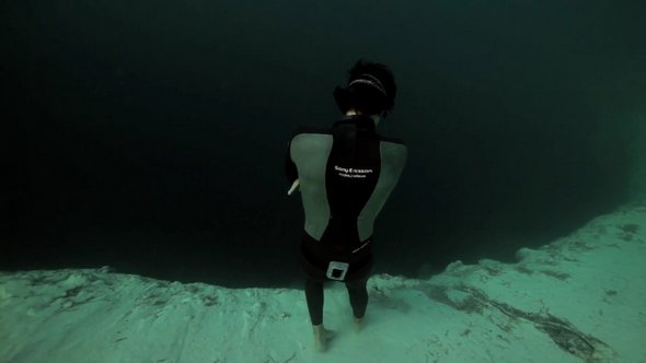 Basis menakjubkan Jumping Underwater