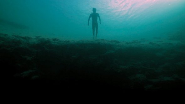 Basis menakjubkan Jumping Underwater