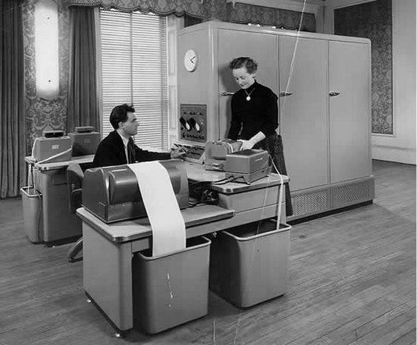 Old Photos of the First Generation Of Computers