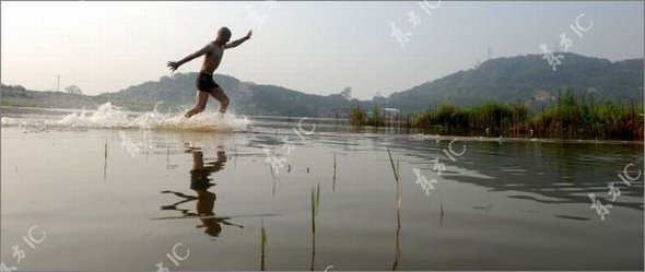 Gliding on Water (Qing Gong) Performed by Monk of South Shaolin Temple gliding on water by monk 35 in Gliding on Water (Qing Gong) Performed by Monk of South Shaolin Temple