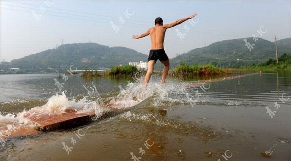 Gliding on Water (Qing Gong) Performed by Monk of South Shaolin Temple gliding on water by monk 36 in Gliding on Water (Qing Gong) Performed by Monk of South Shaolin Temple