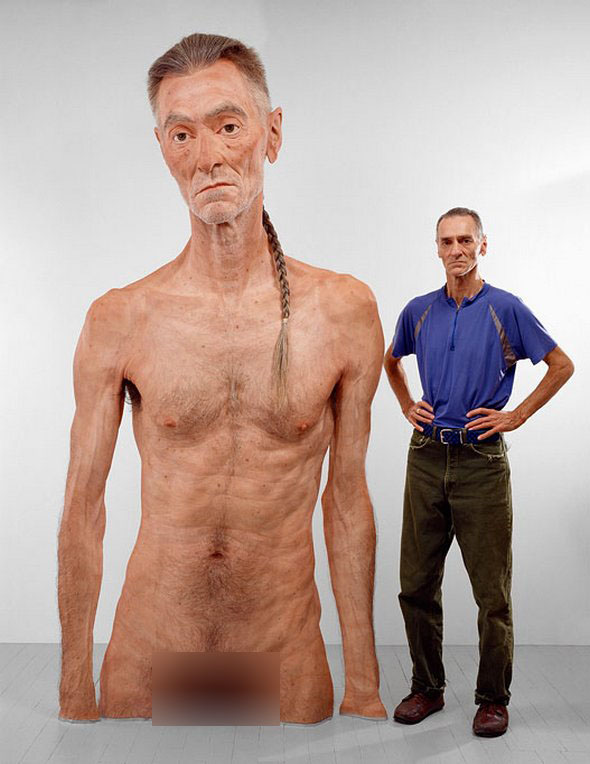Stooped People in Hyper-real Sculptures of Evan Penny