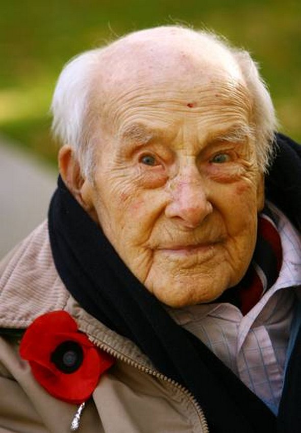 the worlds oildest man henry allingham 15 in The Worlds Oldest Man Henry Allingham Passes Into History