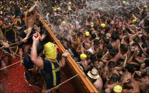 tomato fight festival 11 in Crazy Tomato Fight Festival   La Tomatina