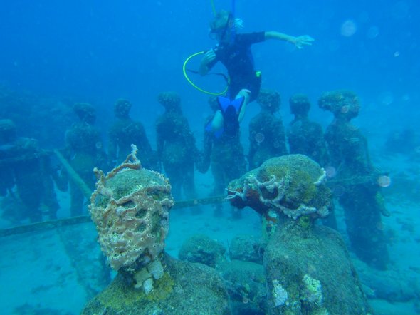 the underwater sculpture park 02 in The Underwater Sculpture Park