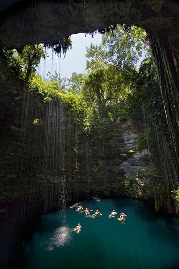 Ik-Kil Cenote, Mexico