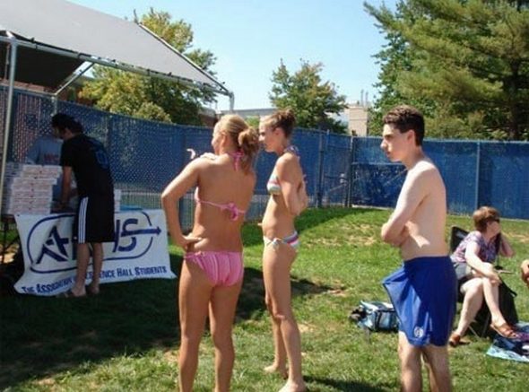 11 Photos Totally Ruined By Action in The Background