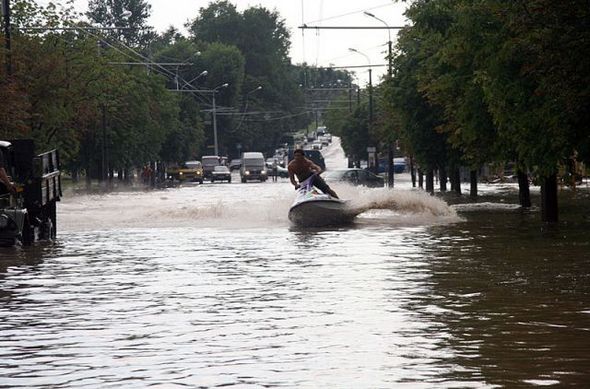 jet ski in flood 01 in Jet Skiing during a flood