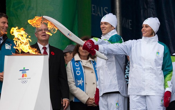 olimpic torch path 08 in Olympic Torch Path to Vancouver in Photos