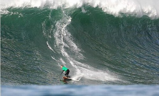 surfer wipeouts08 in Surfers Wiped Out By Gigantic Waves