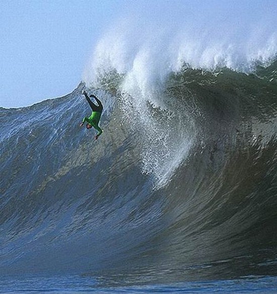 surfer wipeouts11 in Surfers Wiped Out By Gigantic Waves