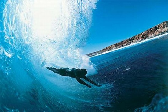 surfer wipeouts12 in Surfers Wiped Out By Gigantic Waves