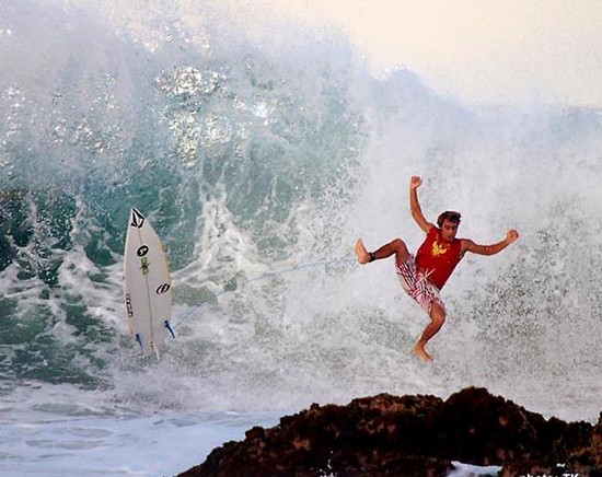 surfer wipeouts13 in Surfers Wiped Out By Gigantic Waves