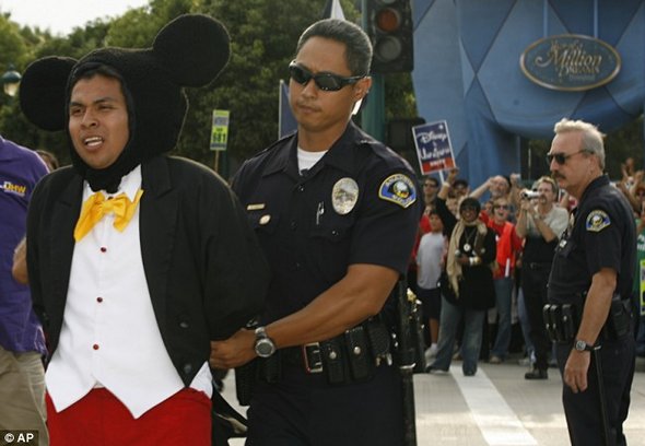 funny caught in costume 04 in Top 18 Funniest Costumes to Get Arrested in