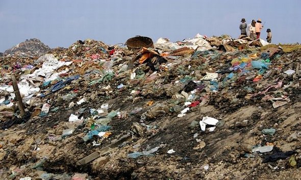 garbage dump in phnom penh 10 in Garbage dump in Phnom Penh: 2000 People Collecting Rubbish to Survive