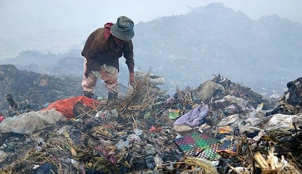 garbage dump in phnom penh 38 in Garbage dump in Phnom Penh: 2000 People Collecting Rubbish to Survive