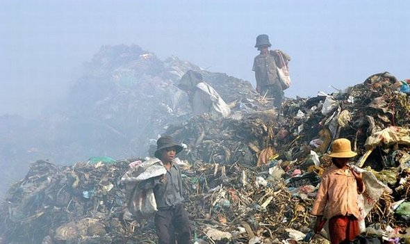 garbage dump in phnom penh 40 in Garbage dump in Phnom Penh: 2000 People Collecting Rubbish to Survive