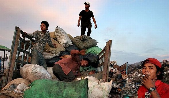 garbage dump in phnom penh 41 in Garbage dump in Phnom Penh: 2000 People Collecting Rubbish to Survive