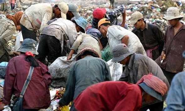 garbage dump in phnom penh 47 in Garbage dump in Phnom Penh: 2000 People Collecting Rubbish to Survive