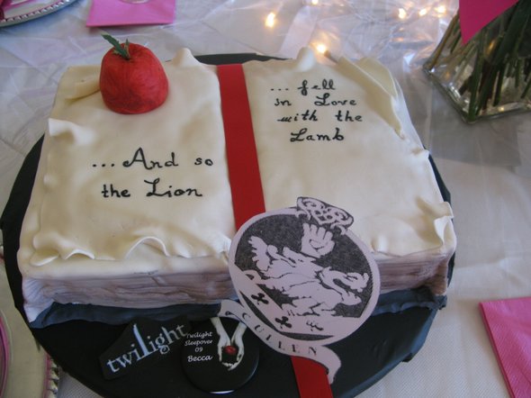 amazing twilight inspired cakes 26 in Amazing Twilight Inspired Cakes 
