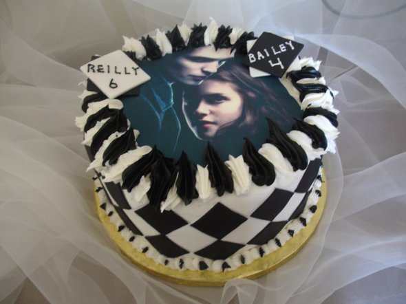 amazing twilight inspired cakes 34 in Amazing Twilight Inspired Cakes 