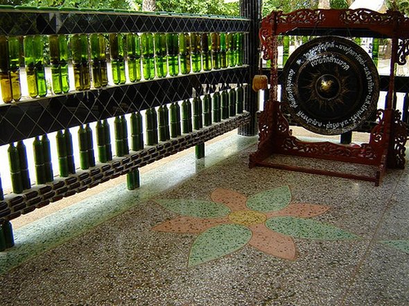 buddhist temple built out of heineken beer bottles 07 in Buddhist Temple Built Out Of Heineken And Chang Beer Bottles