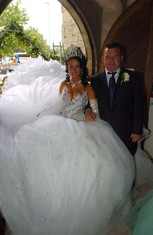 strange wedding dress 21 in Strange And Unique Wedding Dresses