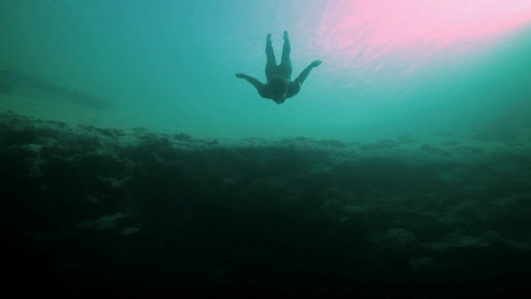 underwater base jumping 06 in Amazing Underwater Base Jumping into a Blue Hole