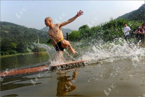 gliding on water by monk 08 in Gliding on Water (Qing Gong) Performed by Monk of South Shaolin Temple