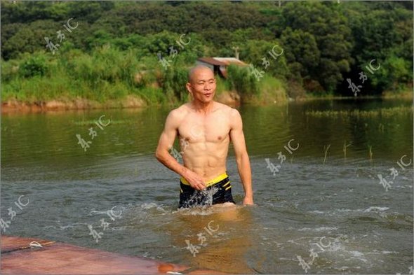 gliding on water by monk 10 in Gliding on Water (Qing Gong) Performed by Monk of South Shaolin Temple