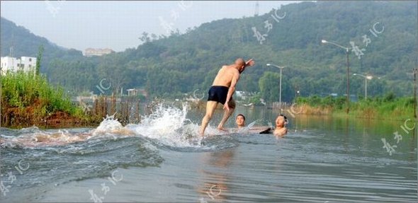 gliding on water by monk 12 in Gliding on Water (Qing Gong) Performed by Monk of South Shaolin Temple