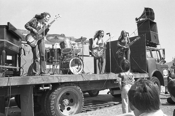 how women bands looked like 12 in How Women Bands Looked Like a Few Decades Ago