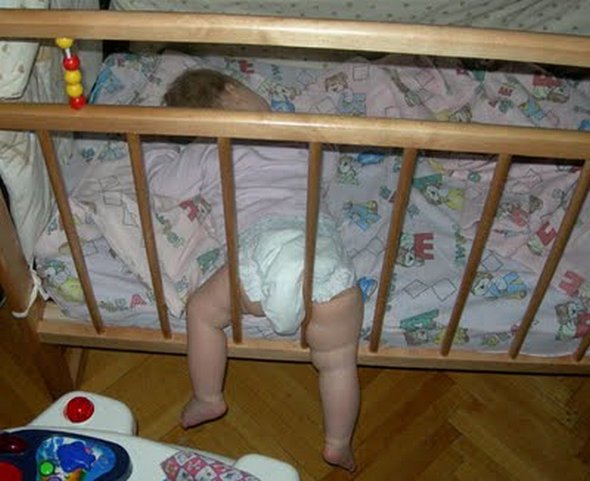 strange and unique slipping place 02 in Babies Found The Strangest Sleeping Places