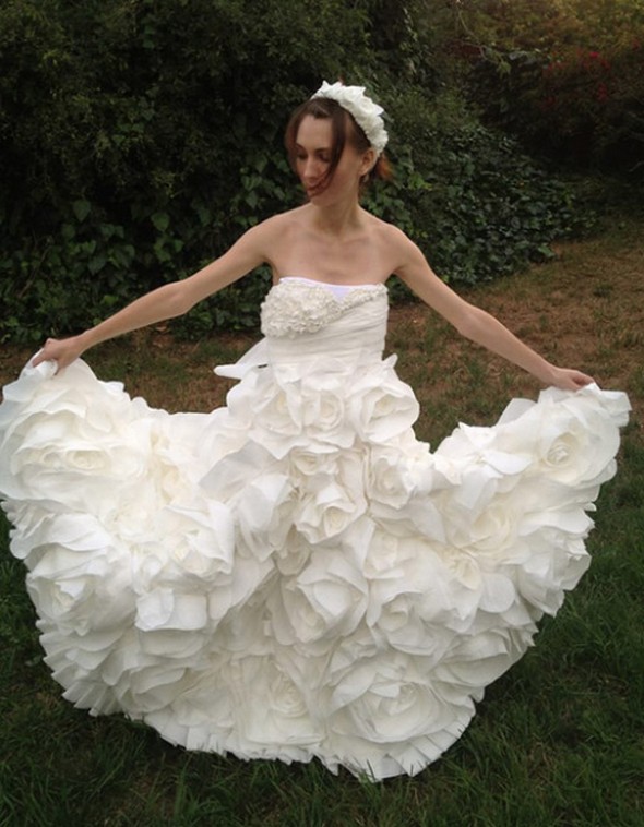 amazing wedding dresses made out of toilet paper 03 in Breathtaking Toilet Paper Wedding Dresses