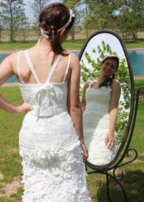 amazing wedding dresses made out of toilet paper 04 in Breathtaking Toilet Paper Wedding Dresses