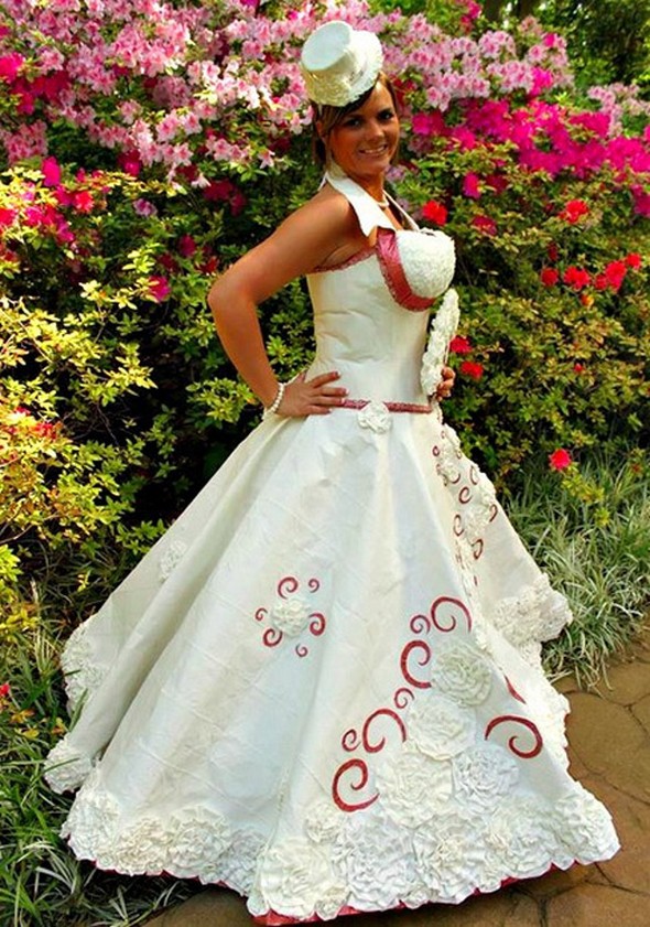 amazing wedding dresses made out of toilet paper 05 in Breathtaking Toilet Paper Wedding Dresses
